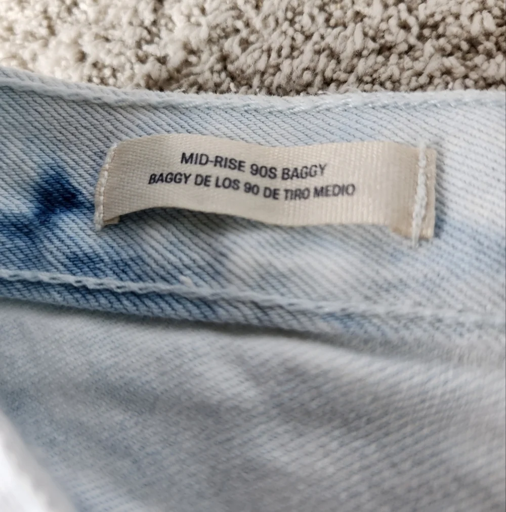Women's Baggy Cloud Mid-Rise  90s Baggy Jeans - Universal Thread - Size 2